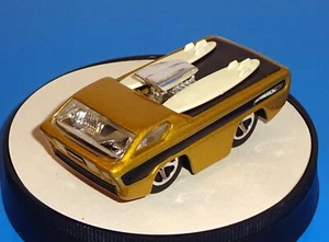 Hot Wheels 1 lose 'Tooned Deora Mtflk Gold mit Surfbrettern - Bild 1 von 2