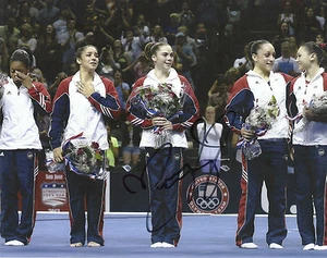 MCKAYLA MARONEY 'OLYMPIC GYMNASTIST' '12 OLYMPIC GOLD SIGNED 8X10 PICTURE *COA 4 - Bild 1 von 1