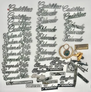 CADILLAC EMBLEMS RANDOM LOT OF EMBLEMS USED KEYCHAINS WREATHS BADGES TRIM - Bild 1 von 1