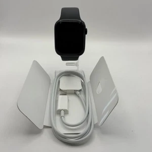 Apple Watch (seria 9) 45mm niebieski aluminium (LTE) z czarnym sportowym - w dobrym stanie - Zdjęcie 1 z 6