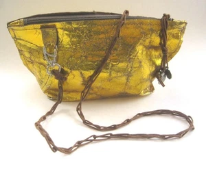 Bolso de Hombro Susan Riedweg Dorado Texturizado Forro de Cuero 11x7.5x1 Asa Caída 20" - Imagen 1 de 8
