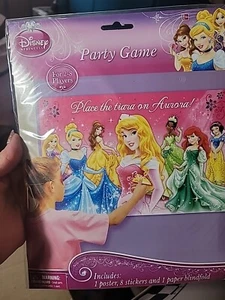 Jeu de fête Disney Princesse Place le diadème sur Aurore - Photo 1/4