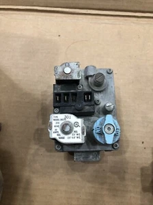 White Rodgers 36E93 301 HVAC Furnace Gas Control Valve P/N: EF32CB197A - Picture 1 of 4