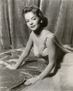 NATALIE WOOD - 10" X 8" b/w Warner Bros. Studio Portrait Photograph 1950s - Picture 1 of 1