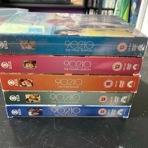 90210 - The Complete Series Seasons 1 - 5 DVD Box Sets DISCS LIKE NEW 1390G - Foto 1 di 4