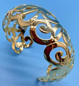 Goldfarben offen Swirl Design Muster Manschette Armband 7,5" gewölbt verstellbar Neu aus altem Lagerbestand - Bild 1 von 9