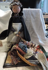 VTG SIGNED HAWTHORNE HOUSE 1982 PEDDLER DOLL W/ MINIATURES 13" MUST SEE - Picture 1 of 5