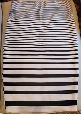 Wet Seal Women's Form Fitting Pencil Skirt  Striped Size m - Image 1 of 4