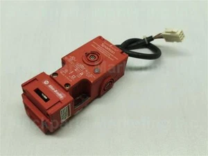 Allen-Bradley Guard Master Spartan 440G-S36001 SER A Safety Interlock Switch 24V - Picture 1 of 13