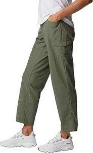 Columbia Women's Straight Leg Light Weight Capri Roll Up Pants, Cypress, Large - Picture 1 of 5