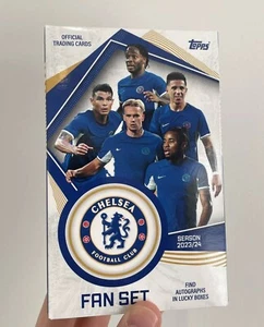 Juego oficial de tarjetas de fútbol Topps 23/24 Chelsea Football Club caja de 28 tarjetas - Imagen 1 de 3
