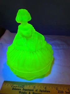 Antique Victorian Uranium Vaseline Glass Trinket Powder Jar Box With Lid - Picture 1 of 9