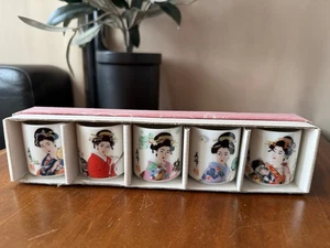 Vintage Japanese GEISHA Porcelain SAKI Cups - Set Of 5, 1.5 Inches In box - Picture 1 of 6