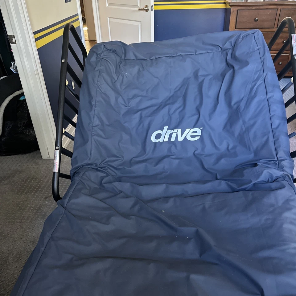 Cama de hospital elétrica completa com colchão de molas internas e trilhos de meio comprimento - Imagem 1 de 4