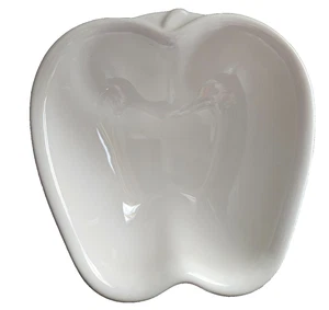 Pfaltzgraff Heritage White Apple Shape Dish Bowl 8" Across 3" Tall - Picture 1 of 2