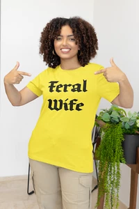 Feral Wife 1 Unisex T-Shirt, Cowgirl Shirt, Aushängeschild Rundhals, lustiges Shirt - Bild 1 von 61