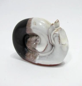 Pequeña figura de caracol de cerámica Shanagarry de 2" Irlanda animal blanco y negro - Imagen 1 de 8