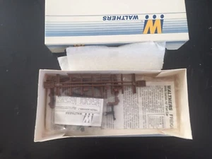WALTHERS 932-2606 42' FLAT CAR KIT WITH STAKES - ERIE RAILROAD - HO SCALE - Picture 1 of 3