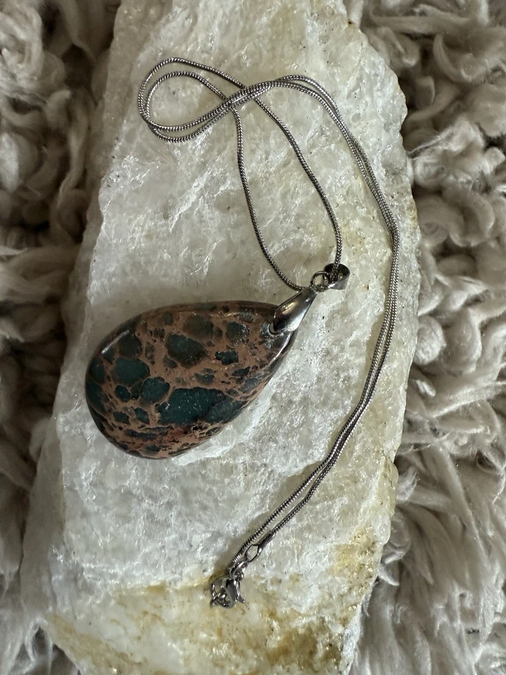 Collar colgante de piedras preciosas de jaspe Foto 1 de 3