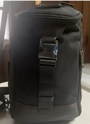 NUEVA Mochila Tumi Alpha Bravo 2 en 1 Woodland Sling Negra $495 Foto 1 de 4