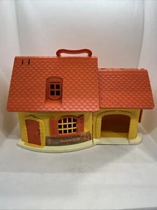 VTG 1973 Weebles Winnie The Pooh Playhouse Hasbro Pooh Corners Opens Handle USA - Picture 1 of 13