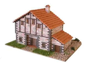 CUIT Ceramic Building Construction Kit, Traditional Cantabrian House (1:87) - Picture 1 of 5