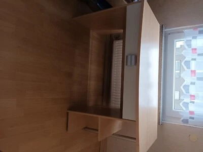 schreibtisch im guten Zustand. Robuster Holzschreibtisch für jedes Alter. - Bild 1 von 2