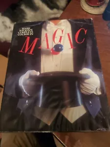 Mark Wilson's Complete Course in Magic by Mark Wilson (2001, Hardcover) - Foto 1 di 6
