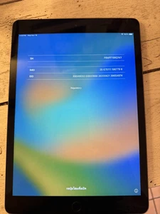 Apple iPad 8. Generation 128GB Schwarz DEFEKT A2428 - Bild 1 von 9