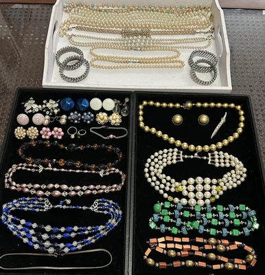 Смешанный лот винтажных ювелирных изделий из 34 предметов Япония и Гонконг - Изображение 1 из 4