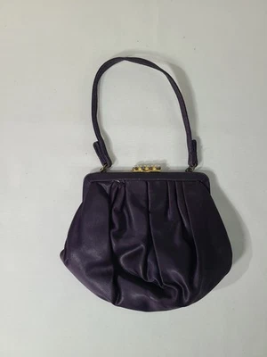 Cartera sin asas de noche satinada púrpura vintage de los años 40 con cierre de estrás  Foto 1 de 4