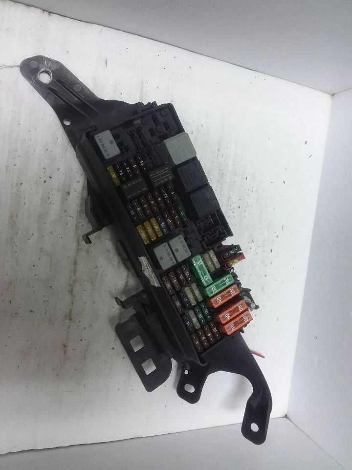 Caja de conexiones de fusibles montada en maletero Mercedes GL450 2011 1645403372 Foto 1 de 4