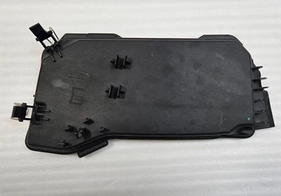 08-14 MERCEDES BENZ C250 W204 DELANTERO DEBAJO DEL CAPÓ RELÉ DE FUSIBLES CUBIERTA PANEL OEM Foto 1 de 4
