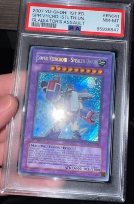 Yugioh PSA 8 Super Vehicroid - Stealth Union GLAS-EN041 Secret 1st Holo Bleed - Image 1 of 3