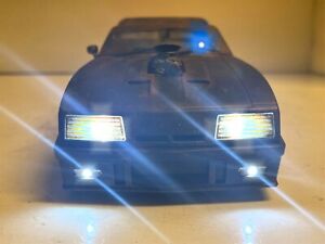 POLICE Muddy Weathered Ford Falcon INTERCEPTOR Mad Max 1973 WORKING LIGHTS 1/18