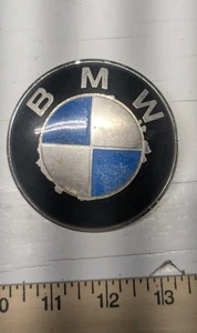 BMW 5114-1872324 OEM LOGO CAPOT/HOOD EMBLEMA/LETRA E21 E30 E28 E34 E23 E24 - Imagen 1 de 3