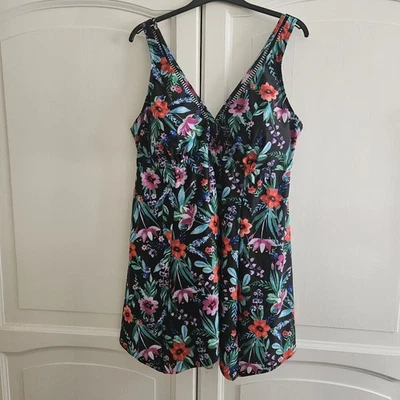 Yours Curve Women's Plus Size Floral Print Tankini Top in UK Size 24. - Image 1 of 4