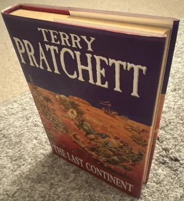 TERRY PRATCHETT SIGNED HARDBACK THE LAST CONTINENT - Image 1 of 4