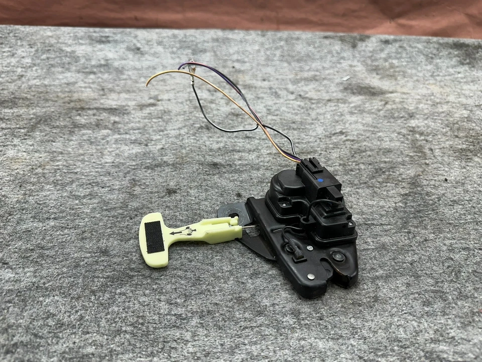 11-23 Dodge Charger Chrysler TAPA MALETERO BLOQUEO PESTILLO ACTUADOR Y MANGO DE LIBERACIÓN OEM Foto 1 de 4