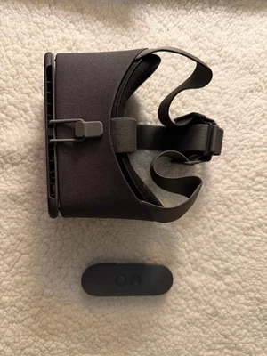 Google Daydream 2nd Generation View VR Headset - Charcoal Gray - Image 1 of 4