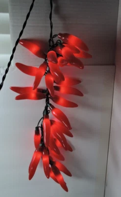 Patio lights clusters of red peppers unique and very pretty - Image 1 of 4