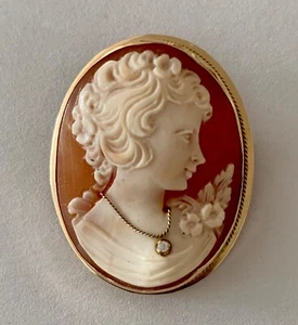 Lovely Vintage Italy Carved Shell Cameo Brooch and/or Pendant on 14K Gold Mount - Picture 1 of 6