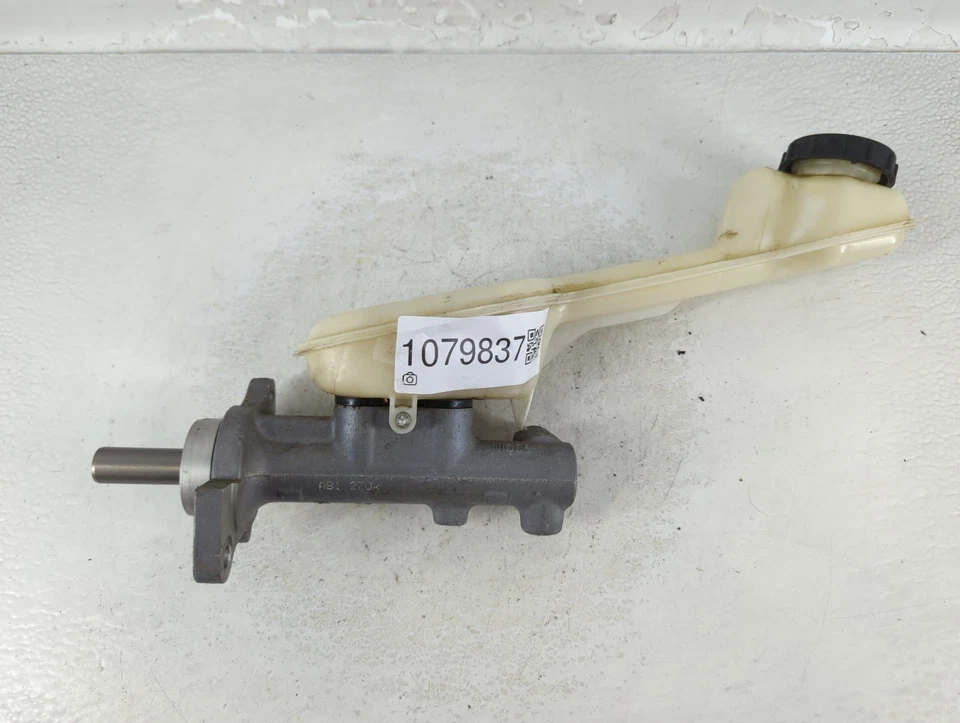 Cilindro maestro de freno Ford Edge 2011-2014 D310Q Foto 1 de 4