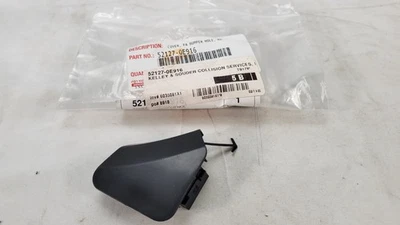 Cubierta de orificio de gancho de remolque para parachoques delantero derecho Toyota Highlander 2010-2013 52127-0E916 Foto 1 de 4