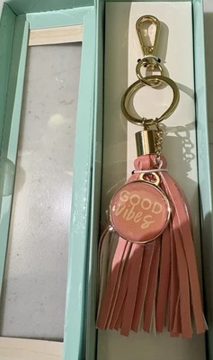 Брелок ~ кисточки розовый кожаный петля сумка подвеска зажим для ключей «GOOD VIBES» новый - Изображение 1 из 2