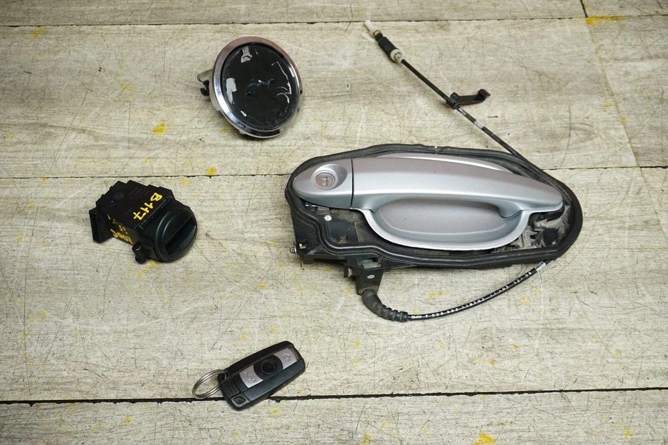 СЕРЕБРИСТЫЙ 2006-2007 BMW 650I E63 КУПЕ ЛЕВАЯ НАРУЖНАЯ ДВЕРНАЯ РУЧКА ЗАМОК БАГАЖНИКА КОМПЛЕКТ OEM - Изображение 1 из 4