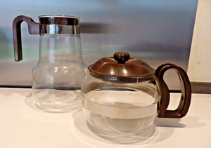 2 X VINTAGE PYREX FRANKREICH 1 GLAS KAFFEEKANNE & 1 TEEKANNE, BRAUNE GRIFFE & DECKEL - Bild 1 von 12