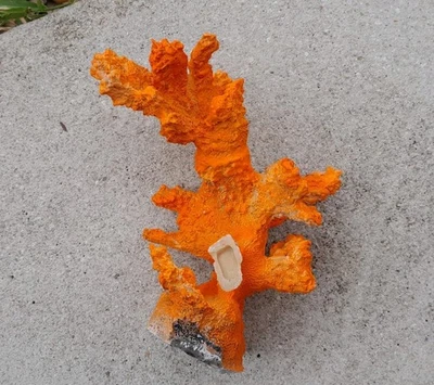 DISNEYLAND SUBMARINE VOYAGE WITH NEMO PROP SEA LIFE PIECE  Foto 1 de 4