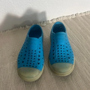 Native Shoes Size c9 Blue with Dark Soles - Picture 1 of 7