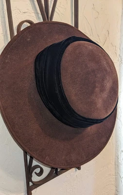 Шляпа Eric Javits коричневая шерстяная с бархатной лентой широкие поля такая стильная - Изображение 1 из 4